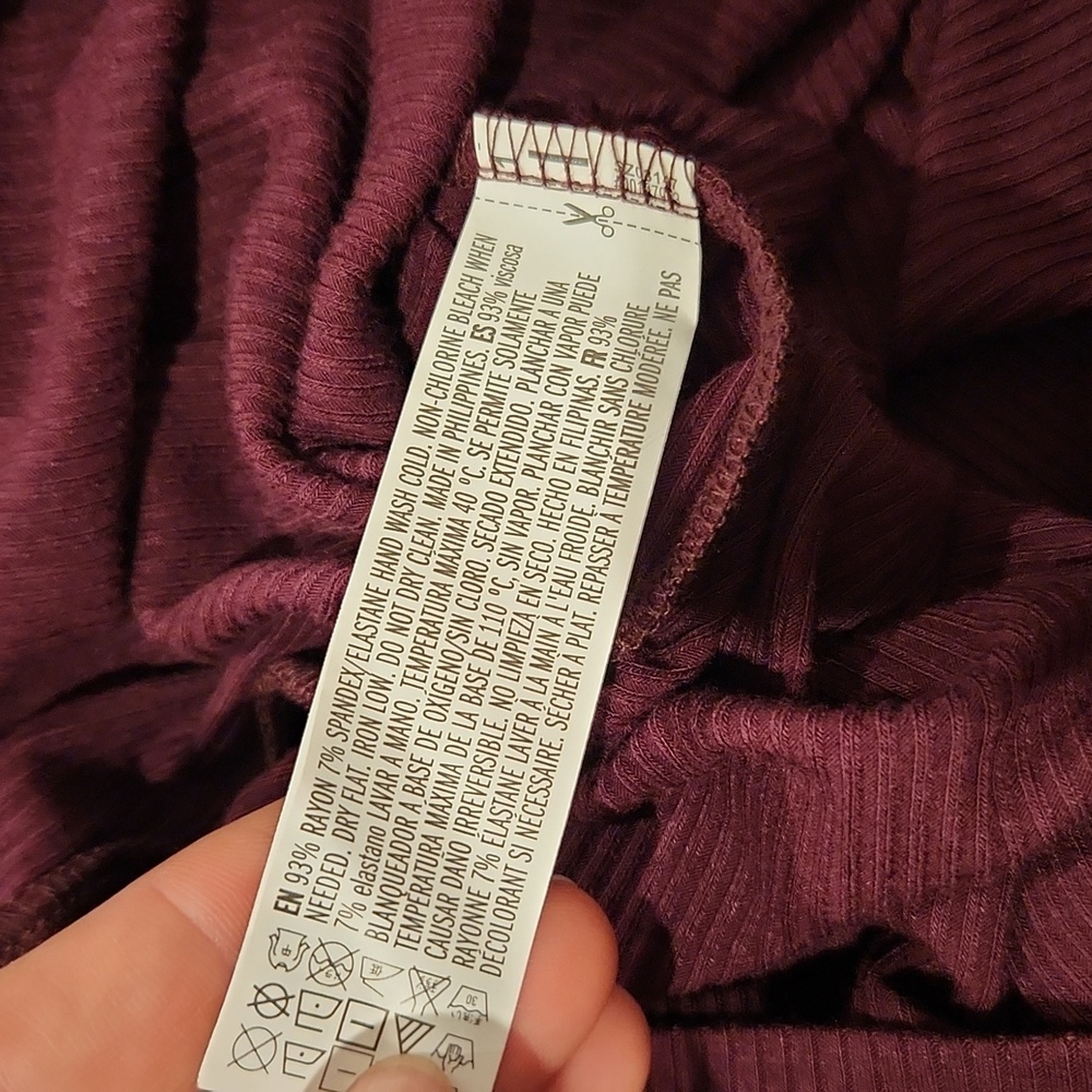 Ribbed Mock Neck Bodycon Cold Shoulder Dress - Size Medium - Picture 4 of 4